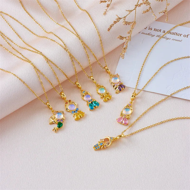 Joia inspirada nas princesas da Disney, com zircônia e banho em ouro 18k. Em aço inox, colar de 45 cm com pingente de 1,5 cm. Elegância e brilho únicos.