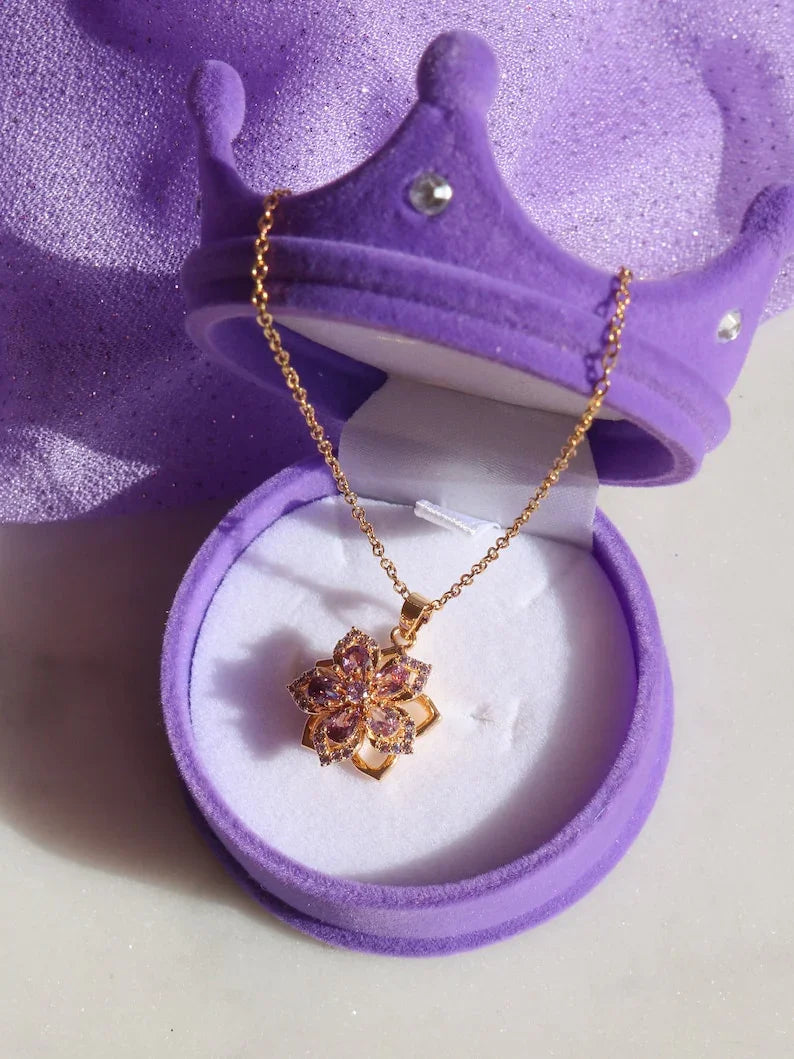 Colar em aço inox com zircônia, elegante e durável. Joia com 45 cm e pingente de 1,5 cm.