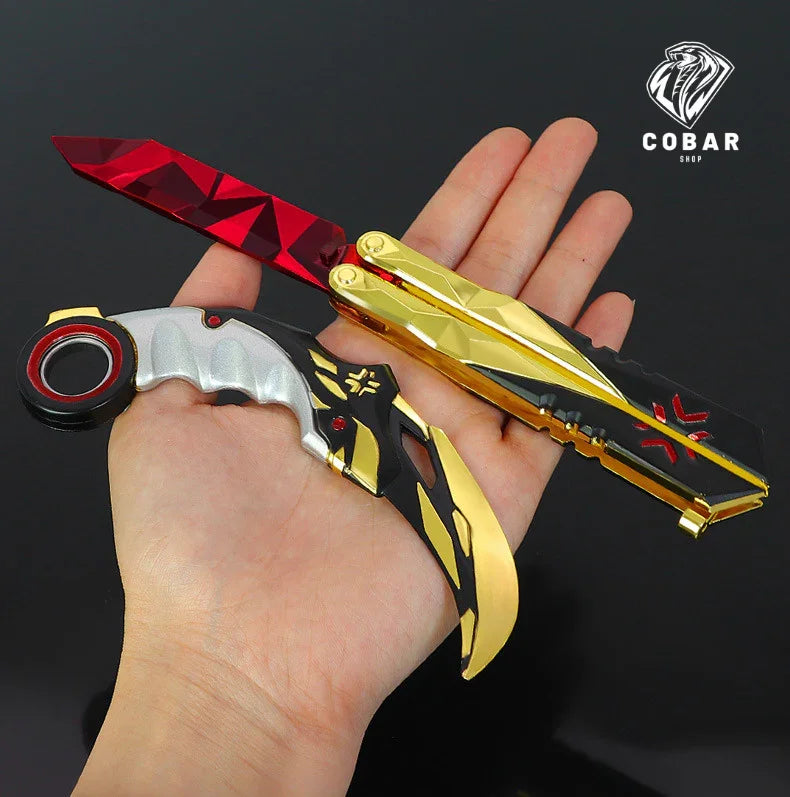 Faca Champions inspirada no game, ideal para fãs e colecionadores. Kit com 2 facas, bainhas, suporte e caixa personalizada. Item decorativo e exclusivo.