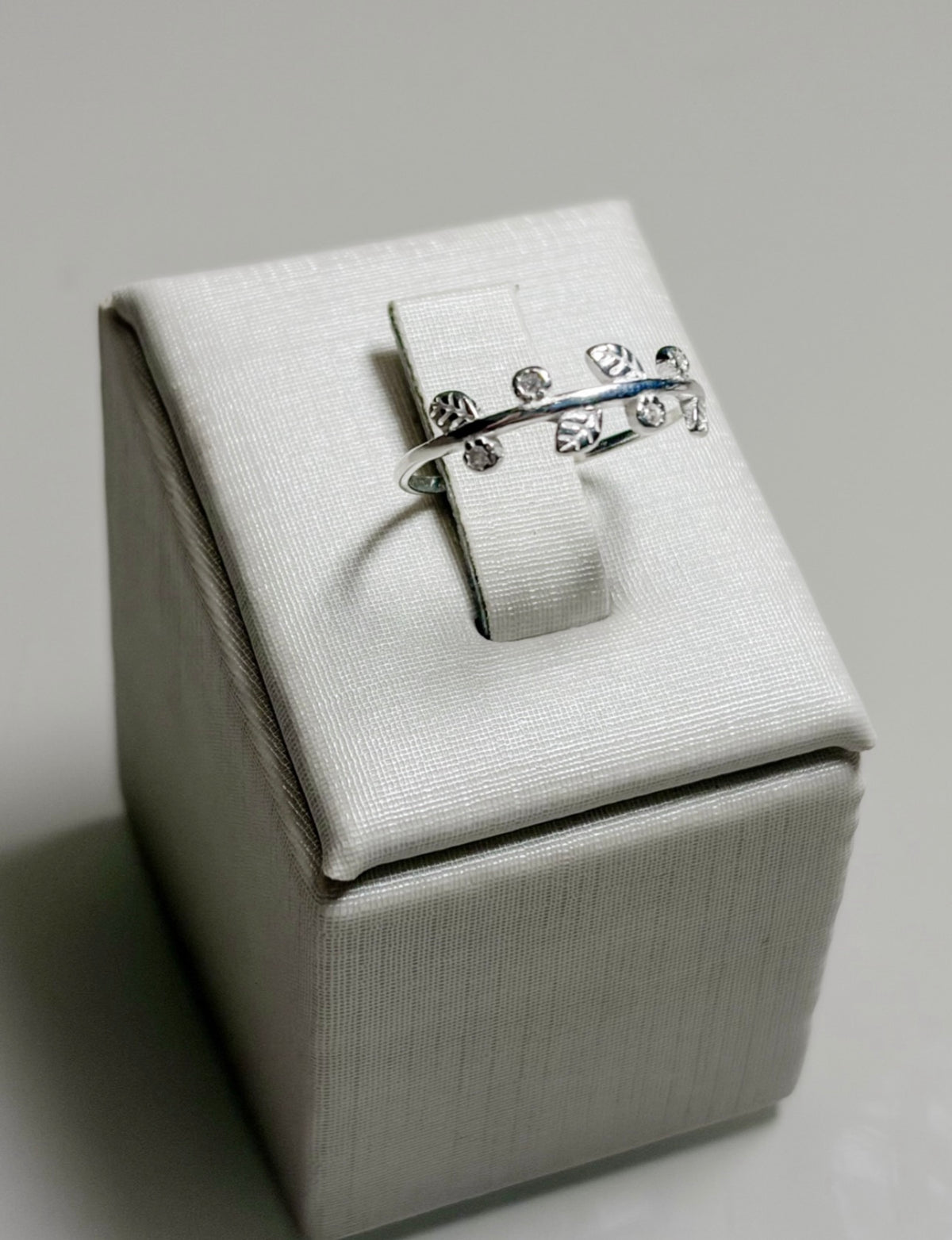 Anel Folhas em Prata 925 com Zircônias