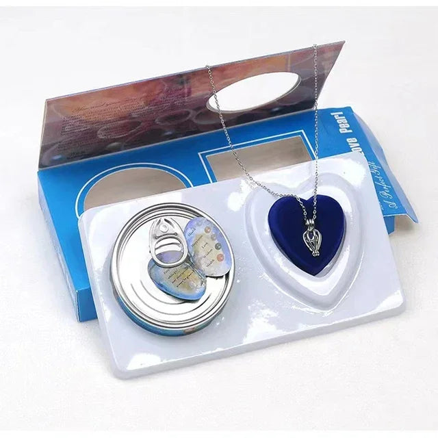 Abra uma ostra genuína e descubra uma pérola única com significado especial. Kit com pérola, colar e pingente. Surpresa, emoção e presente perfeito!