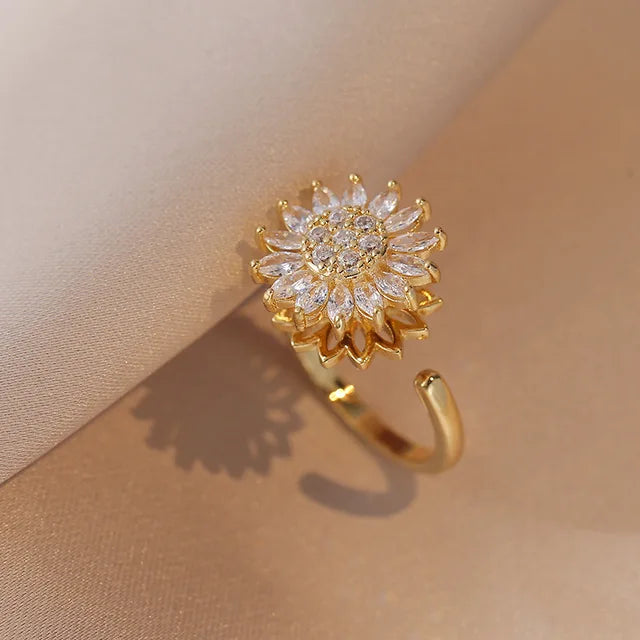 Kit Girassol banhado a ouro 18k com zircônia branca. Design exclusivo, brilho intenso e elegância para ocasiões especiais ou uso diário.
