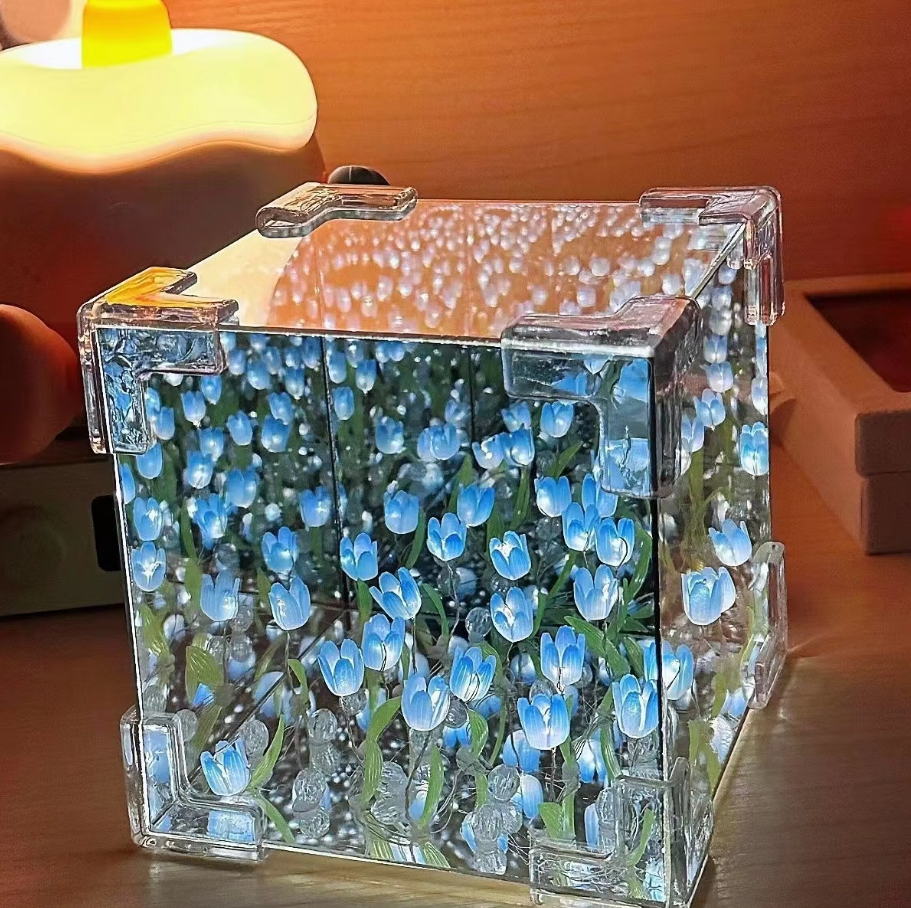 Luminária Jardim de Tulipas com design exclusivo, luz suave e montagem interativa. Decoração elegante, durável e perfeita para presentear com estilo.