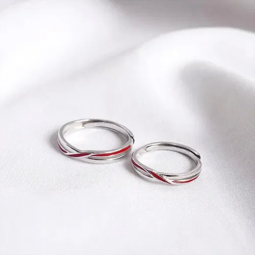 Par de Alianças Akai Ito Premium Unidos pelo fio do destino para sempre. Especificações: Material: Prata 925 esmaltada.