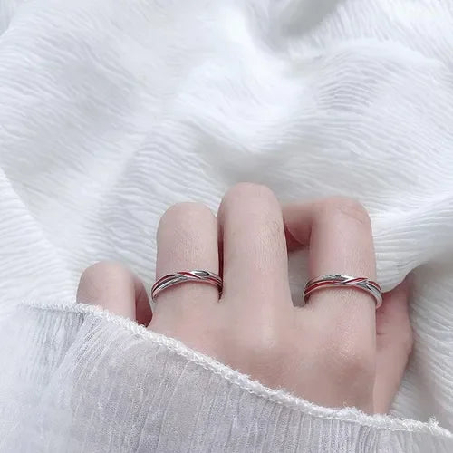 Par de Alianças Akai Ito Premium Unidos pelo fio do destino para sempre. Especificações: Material: Prata 925 esmaltada.