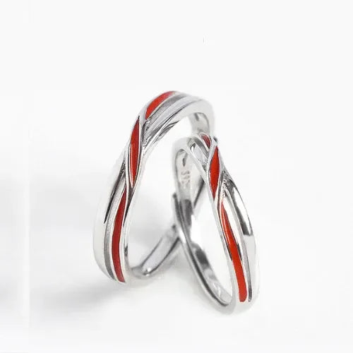 Par de Alianças Akai Ito Premium Unidos pelo fio do destino para sempre. Especificações: Material: Prata 925 esmaltada.