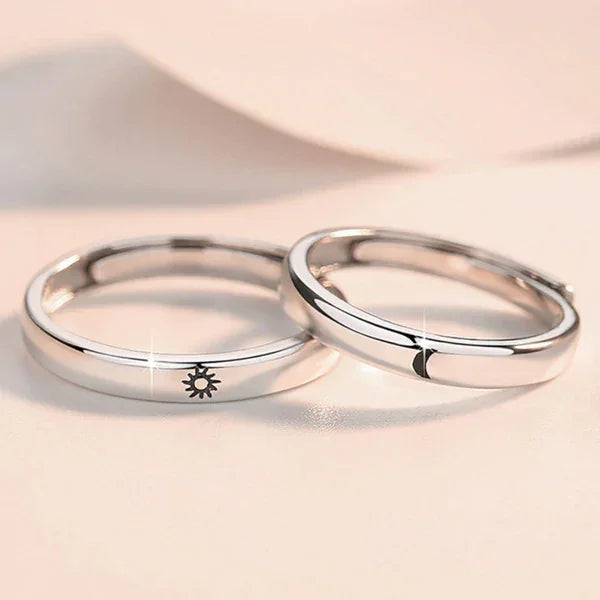 Especificações: Material: Prata 925. Tamanho: Tamanho ajustável, servindo do tamanho 10 ao 25. Quantidade: 2 alianças (1 par).