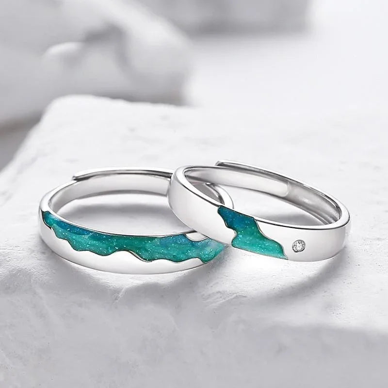 Par de Alianças União Eterna Especificações: Material: Prata 925. Tamanho: Tamanho ajustável, servindo do tamanho 10 ao 25.