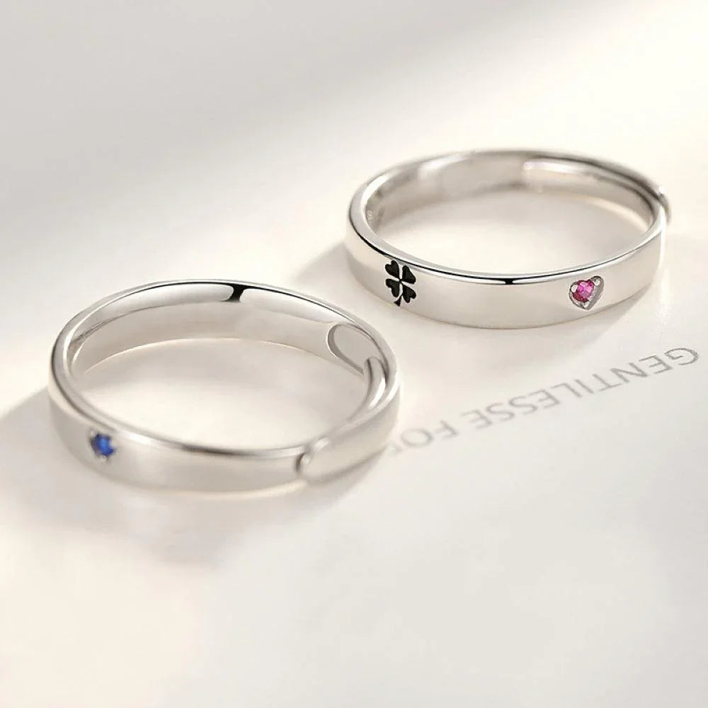 Par de Alianças Você é Minha Sorte Especificações: Material: Aço inoxidável. Tamanho: Tamanho ajustável, servindo do tamanho 10 ao 25.