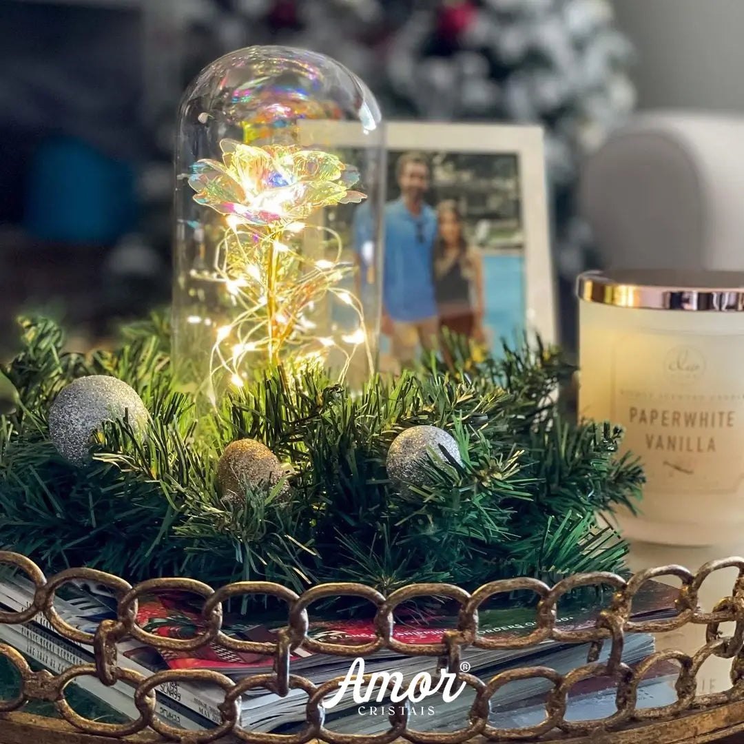 Rosa Cristal com LED em cúpula, presente romântico e duradouro. Ideal para datas especiais, com design encantador e material de alta qualidade.