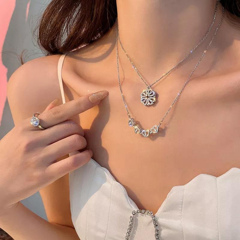 Colar Trevo de Coração com caixa elegante e 6 rosas preservadas. Um presente único que simboliza amor, sorte e beleza duradoura.