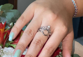 Anel com projeção EU TE AMO em 100 idiomas