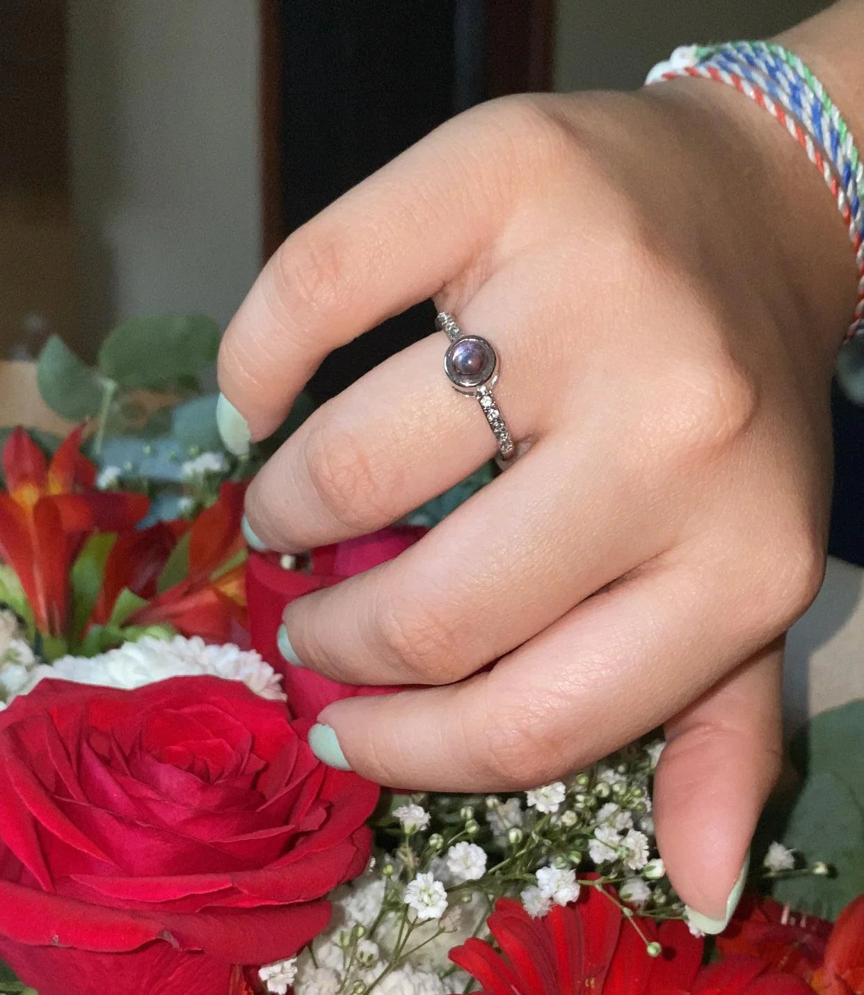 Anel com projeção EU TE AMO em 100 idiomas