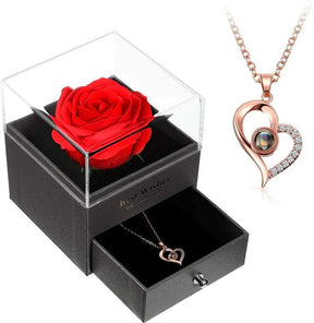 Colar "Eu Te Amo" em 100 idiomas com Rosa Eterna. Em prata 925, com caixa e cartão. Presente ideal para expressar amor eterno em qualquer ocasião.
