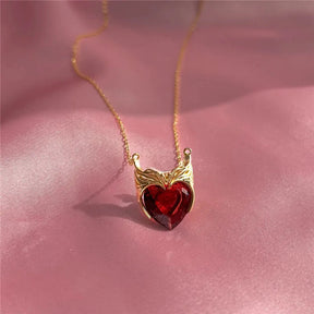 Colar Rainha em metal inox, folheado a ouro 14k ou prata com pedra zircônia. Design delicado, fecho seguro e alta durabilidade para destacar seu estilo.
