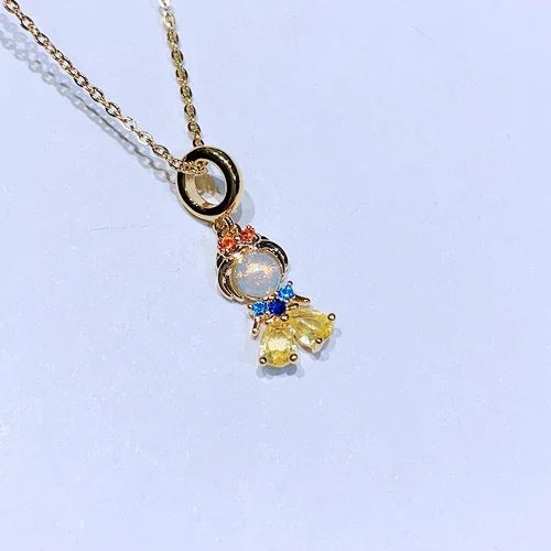 Joia inspirada nas princesas da Disney, com zircônia e banho em ouro 18k. Em aço inox, colar de 45 cm com pingente de 1,5 cm. Elegância e brilho únicos.