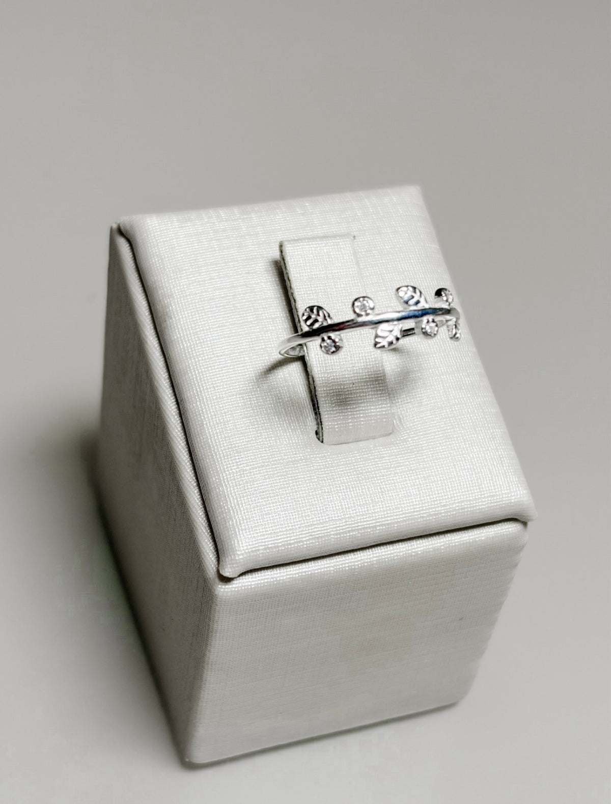 Anel Folhas em Prata 925 com Zircônias