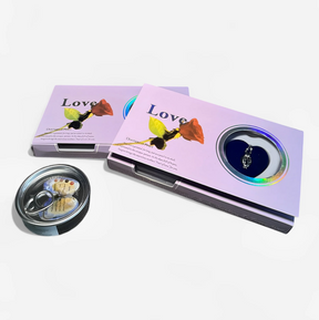 Abra uma ostra genuína e descubra uma pérola única com significado especial. Kit com pérola, colar e pingente. Surpresa, emoção e presente perfeito!