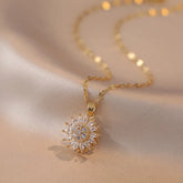 Kit Girassol banhado a ouro 18k com zircônia branca. Design exclusivo, brilho intenso e elegância para ocasiões especiais ou uso diário.