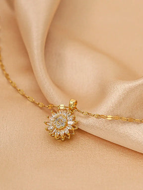 Kit Girassol banhado a ouro 18k com zircônia branca. Design exclusivo, brilho intenso e elegância para ocasiões especiais ou uso diário.