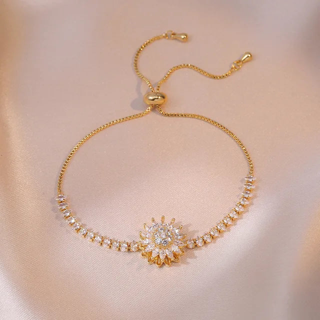 Kit Girassol banhado a ouro 18k com zircônia branca. Design exclusivo, brilho intenso e elegância para ocasiões especiais ou uso diário.