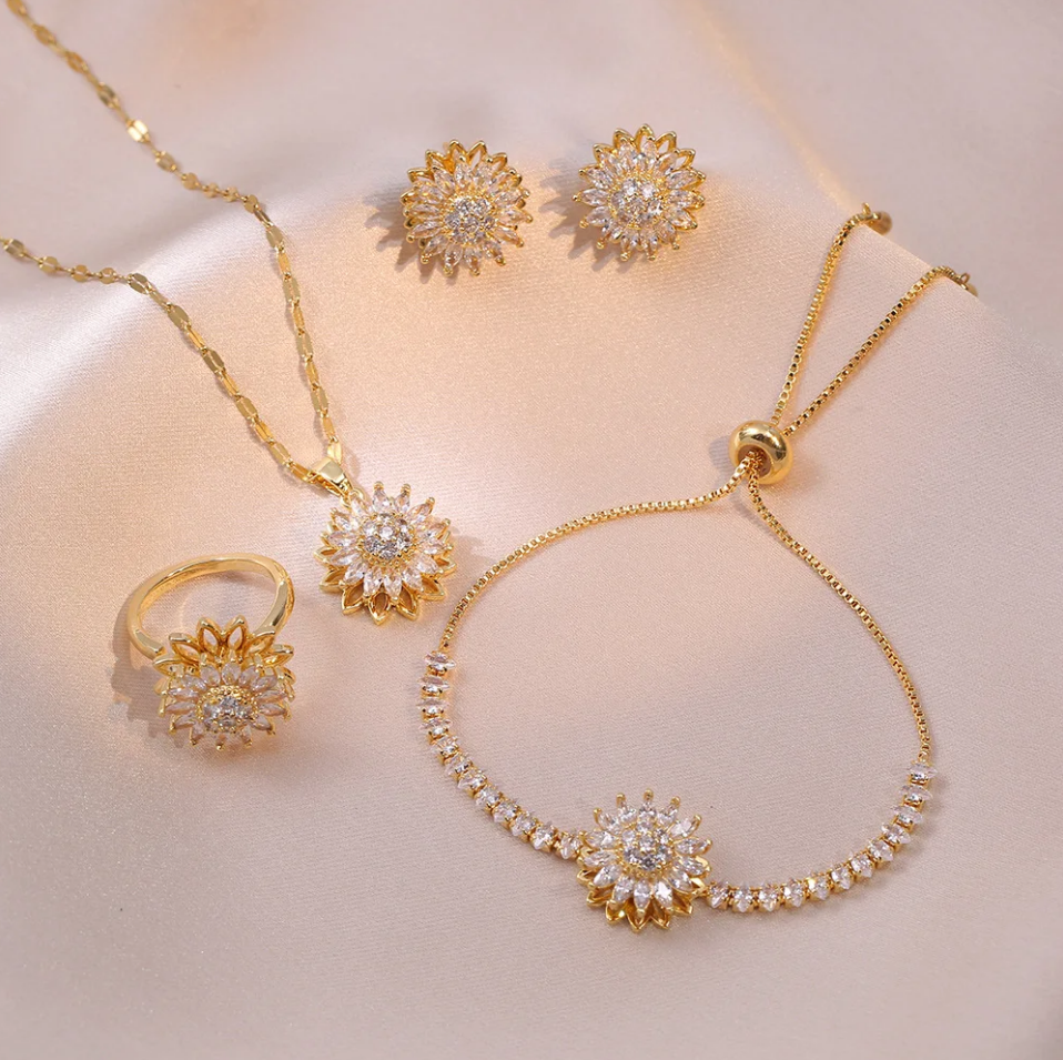 Kit Girassol banhado a ouro 18k com zircônia branca. Design exclusivo, brilho intenso e elegância para ocasiões especiais ou uso diário.