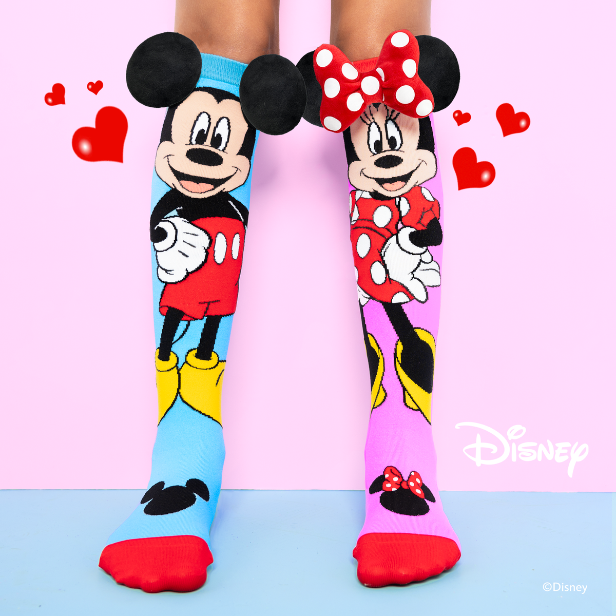 Comece uma aventura mágica no Disney Wonderland com nossas mais novas meias Mickey e Minnie.
