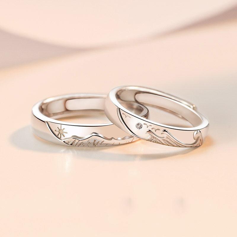 Par de alianças Mar e Montanha Amar é um dom que move montanhas, um significado único. Especificações: Material: Esmaltada em Prata 925. 