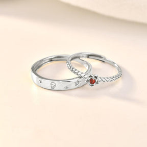 Par de Alianças Pequeno Princípe Premium Especificações: Material: Prata 925. Tamanho: Tamanho ajustável, servindo do tamanho 10 ao 25. 