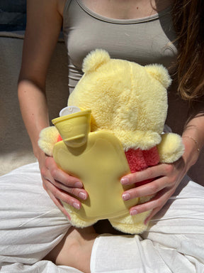 Pelúcia anti-cólica com bolsa térmica removível. Tecido antialérgico, alívio rápido com calor, ideal para todas as idades. Conforto, segurança e fofura.