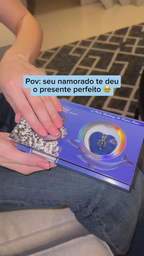 Abra uma ostra genuína e descubra uma pérola única com significado especial. Kit com pérola, colar e pingente. Surpresa, emoção e presente perfeito!