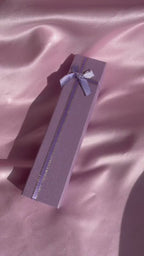 Colar em aço inox com zircônia, elegante e durável. Joia com 45 cm e pingente de 1,5 cm. 