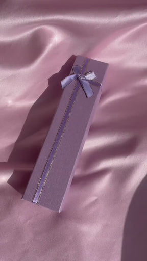 Colar em aço inox com zircônia, elegante e durável. Joia com 45 cm e pingente de 1,5 cm. 