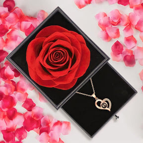 Colar "Eu Te Amo" em 100 idiomas com Rosa Eterna. Em prata 925, com caixa e cartão. Presente ideal para expressar amor eterno em qualquer ocasião.