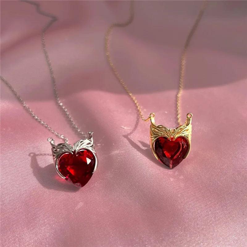 Colar Rainha em metal inox, folheado a ouro 14k ou prata com pedra zircônia. Design delicado, fecho seguro e alta durabilidade para destacar seu estilo.