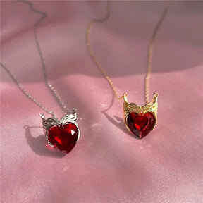 Colar Rainha em metal inox, folheado a ouro 14k ou prata com pedra zircônia. Design delicado, fecho seguro e alta durabilidade para destacar seu estilo.